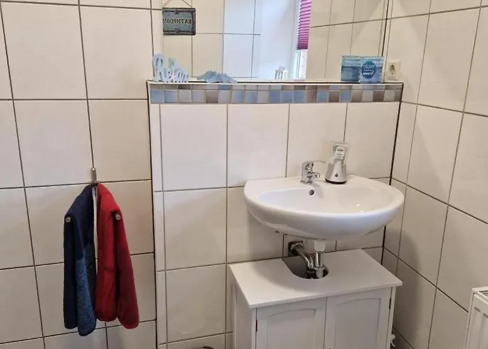 Neu! Roeschen Апартаменты Burg Stargard